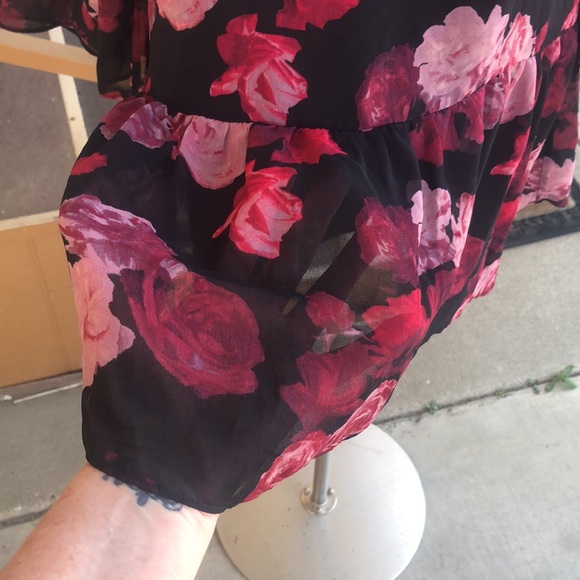 Beautiful BCBG Generation Flowly Dress - Picture 8 of 13